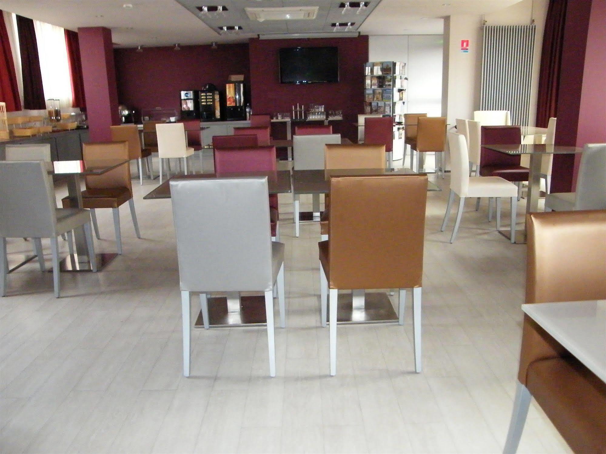 Cit'Hotel Saint-Pierre Viré 외부 사진